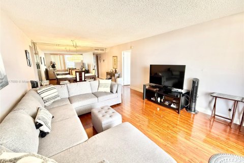 Copropriété à louer à Hallandale Beach, Floride: 2 chambres, 130.06 m2 № 1974332 - photo 4