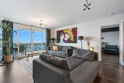 Condo in North Bay Village, Florida, 2 bedrooms № 1958116 - photo 3