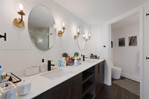 Condo in North Bay Village, Florida, 2 bedrooms № 1958116 - photo 17