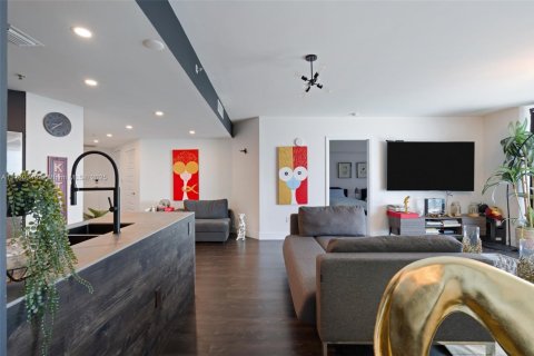 Condo in North Bay Village, Florida, 2 bedrooms № 1958116 - photo 19