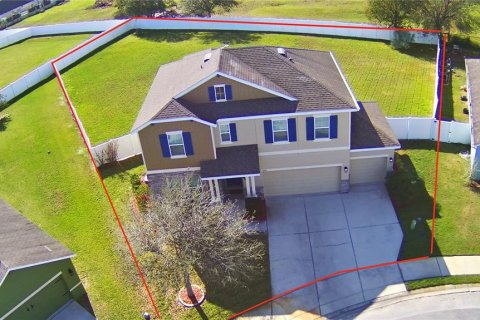 House in Auburndale, Florida 4 bedrooms, 280.38 sq.m. № 1520600 - photo 1