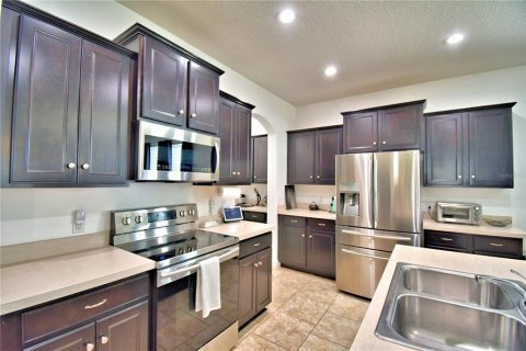 House in Auburndale, Florida 4 bedrooms, 280.38 sq.m. № 1520600 - photo 11