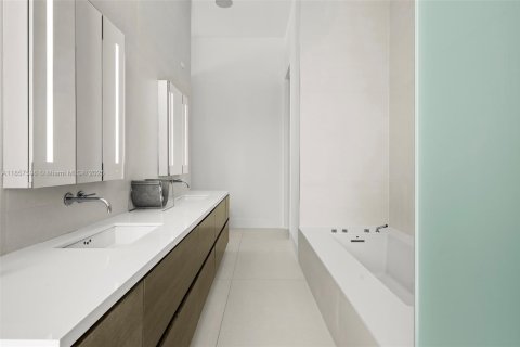 Casa en venta en Fort Lauderdale, Florida, 3 dormitorios, 249.91 m2 № 1887894 - foto 24