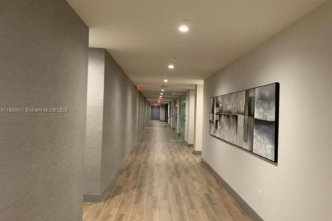 Condo in Doral, Florida, 1 bedroom  № 1928304 - photo 13