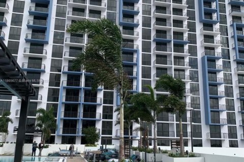 Condo in Doral, Florida, 1 bedroom  № 1928304 - photo 12