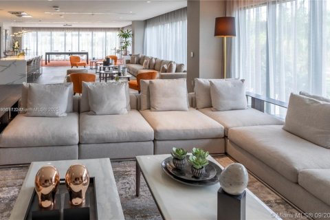 Condo in Doral, Florida, 1 bedroom  № 1928304 - photo 24