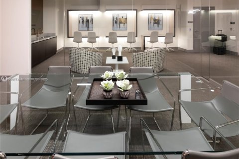 Condo in Doral, Florida, 1 bedroom  № 1928304 - photo 26