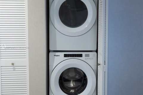 Condo in Doral, Florida, 1 bedroom  № 1928304 - photo 11