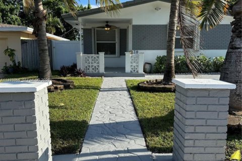 House in Dania Beach, Florida 3 bedrooms, 109.53 sq.m. № 1982407 - photo 2