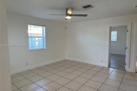 House in Dania Beach, Florida 3 bedrooms, 109.53 sq.m. № 1982407 - photo 5