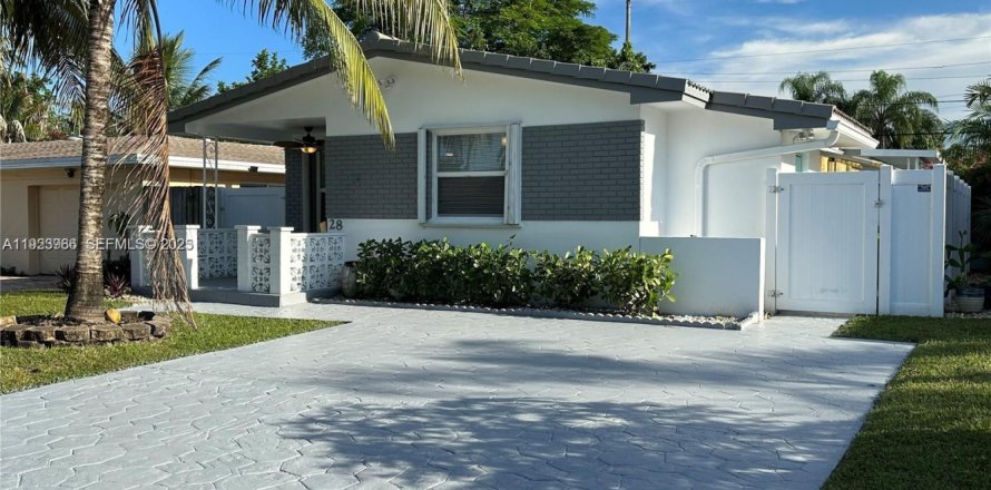 House in Dania Beach, Florida 3 bedrooms, 109.53 sq.m. № 1982407