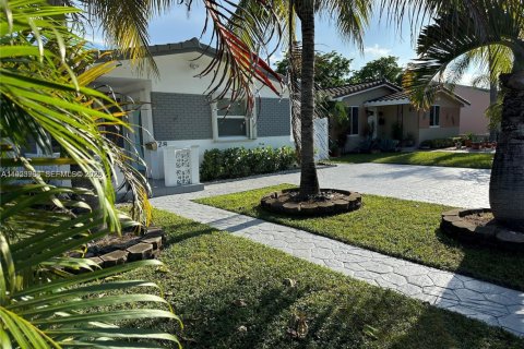 House in Dania Beach, Florida 3 bedrooms, 109.53 sq.m. № 1982407 - photo 3