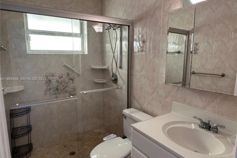 House in Dania Beach, Florida 3 bedrooms, 109.53 sq.m. № 1982407 - photo 10