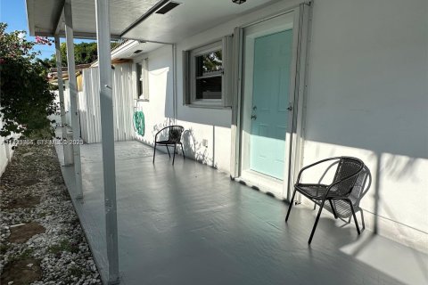 House in Dania Beach, Florida 3 bedrooms, 109.53 sq.m. № 1982407 - photo 14