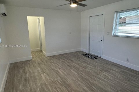 House in Dania Beach, Florida 3 bedrooms, 109.53 sq.m. № 1982407 - photo 11