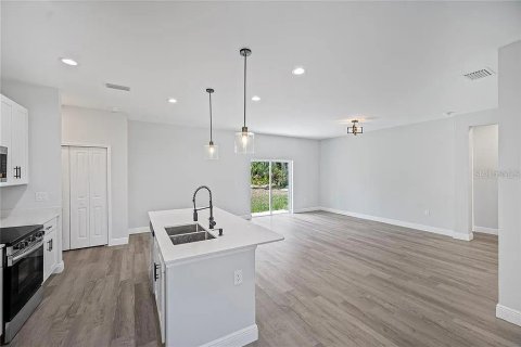 Casa en alquiler en Port Charlotte, Florida, 4 dormitorios, 149.2 m2 № 1833564 - foto 11