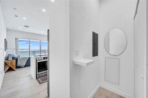 Condo in Miami Beach, Florida  № 1944104 - photo 23