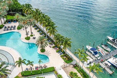 Condo in Miami Beach, Florida  № 1944104 - photo 12