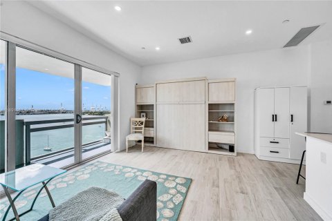 Condo in Miami Beach, Florida  № 1944104 - photo 27