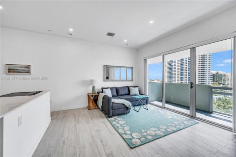 Condo in Miami Beach, Florida  № 1944104 - photo 28