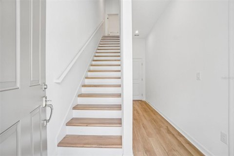 Townhouse in Orlando, Florida 3 bedrooms, 175.03 sq.m. № 2374020 - photo 2