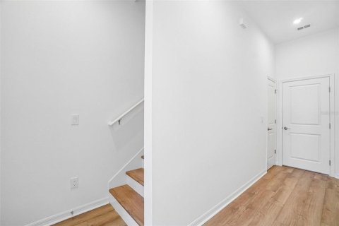 Townhouse in Orlando, Florida 3 bedrooms, 175.03 sq.m. № 2374020 - photo 3