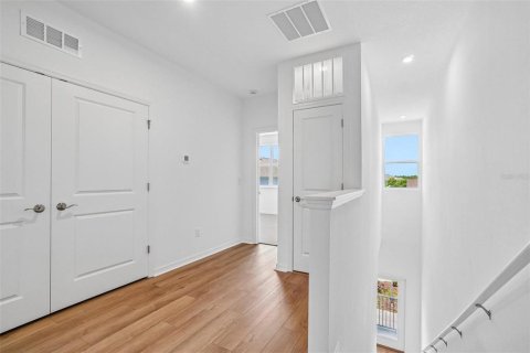 Townhouse in Orlando, Florida 3 bedrooms, 175.03 sq.m. № 2374020 - photo 5