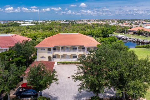 Condo in Punta Gorda, Florida, 2 bedrooms  № 1825362 - photo 1
