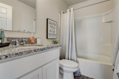 House in Eagle Lake, Florida 3 bedrooms, 144.65 sq.m. № 2238396 - photo 26