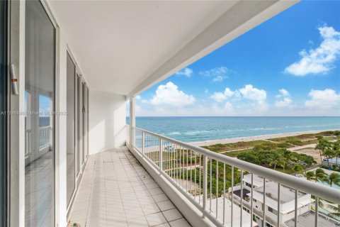 Condo in Surfside, Florida, 1 bedroom  № 1868617 - photo 9