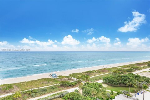 Condo in Surfside, Florida, 1 bedroom  № 1868617 - photo 10