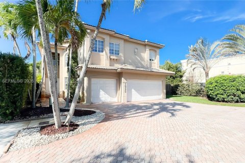 Casa en Doral, Florida 5 dormitorios № 2058781
