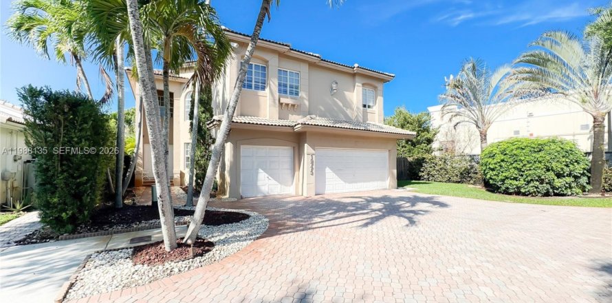 Casa en Doral, Florida 5 dormitorios № 2058781