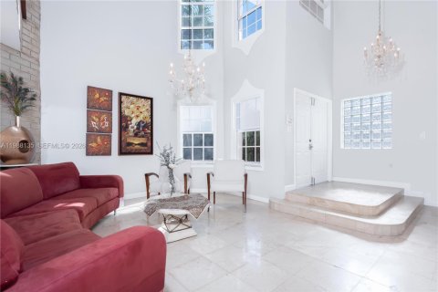Casa en venta en Doral, Florida, 5 dormitorios № 2058781 - foto 19