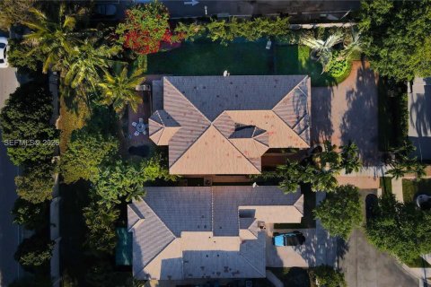 Casa en venta en Doral, Florida, 5 dormitorios № 2058781 - foto 10