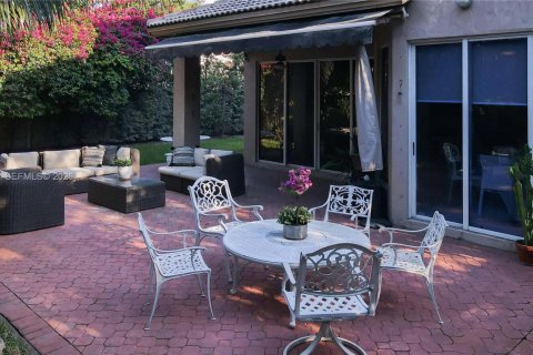 Casa en venta en Doral, Florida, 5 dormitorios № 2058781 - foto 15