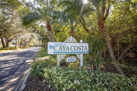Townhouse in Saint Petersburg, Florida 2 bedrooms, 128.76 sq.m. № 1734281 - photo 30