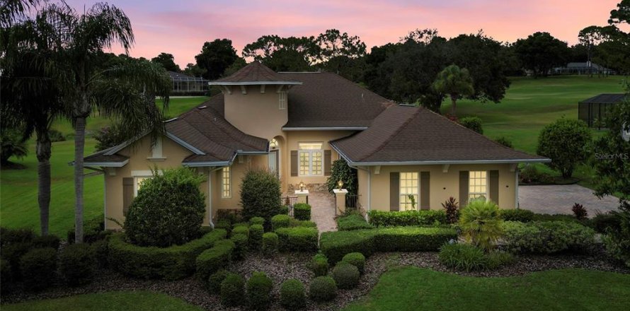 House in Lady Lake, Florida 3 bedrooms, 213.95 sq.m. № 1558242