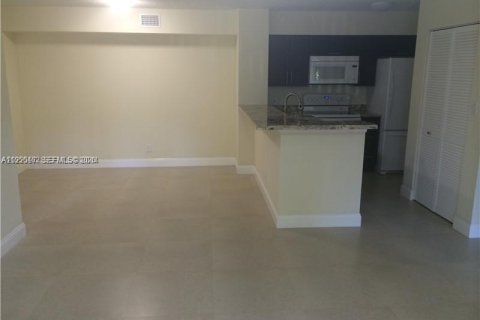 Снять в аренду кондоминиум в Холливуд, Флорида 3 спальни, 114.83м2, № 2005288 - фото 2