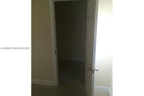 Снять в аренду кондоминиум в Холливуд, Флорида 3 спальни, 114.83м2, № 2005288 - фото 9