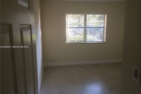 Снять в аренду кондоминиум в Холливуд, Флорида 3 спальни, 114.83м2, № 2005288 - фото 6