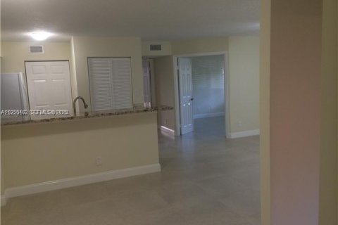 Снять в аренду кондоминиум в Холливуд, Флорида 3 спальни, 114.83м2, № 2005288 - фото 3