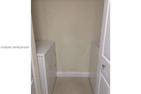 Снять в аренду кондоминиум в Холливуд, Флорида 3 спальни, 114.83м2, № 2005288 - фото 11