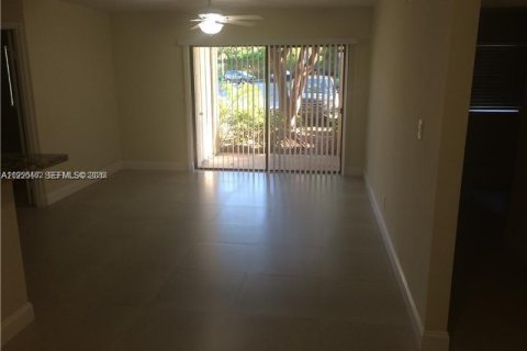 Снять в аренду кондоминиум в Холливуд, Флорида 3 спальни, 114.83м2, № 2005288 - фото 4