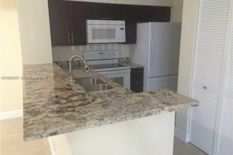 Кондоминиум с 3 спальнями в Холливуд, Флорида № 2005288