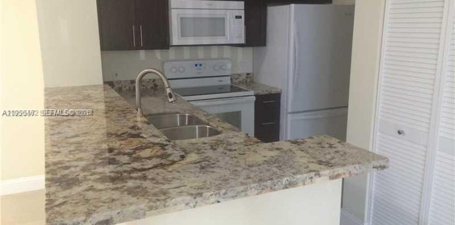 Кондоминиум с 3 спальнями в Холливуд, Флорида № 2005288