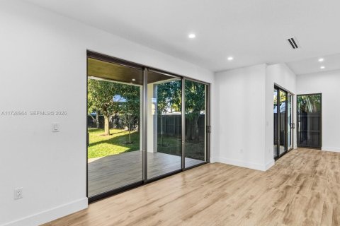 Casa en venta en Miami, Florida, 5 dormitorios № 1981028 - foto 29