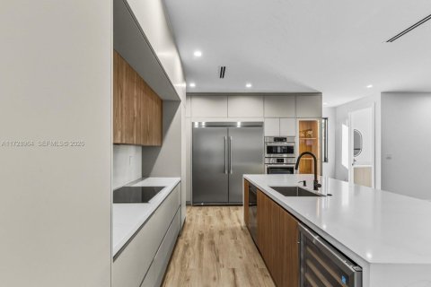 Casa en venta en Miami, Florida, 5 dormitorios № 1981028 - foto 23