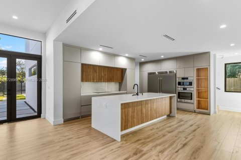 Casa en venta en Miami, Florida, 5 dormitorios № 1981028 - foto 20