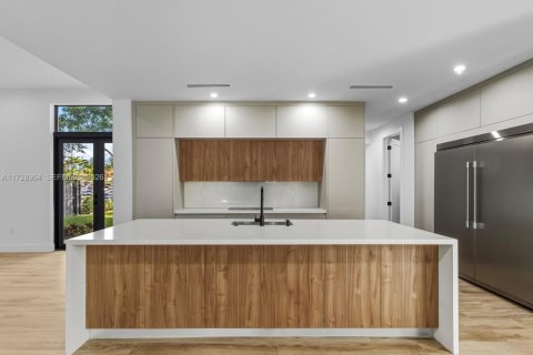 Casa en venta en Miami, Florida, 5 dormitorios № 1981028 - foto 22